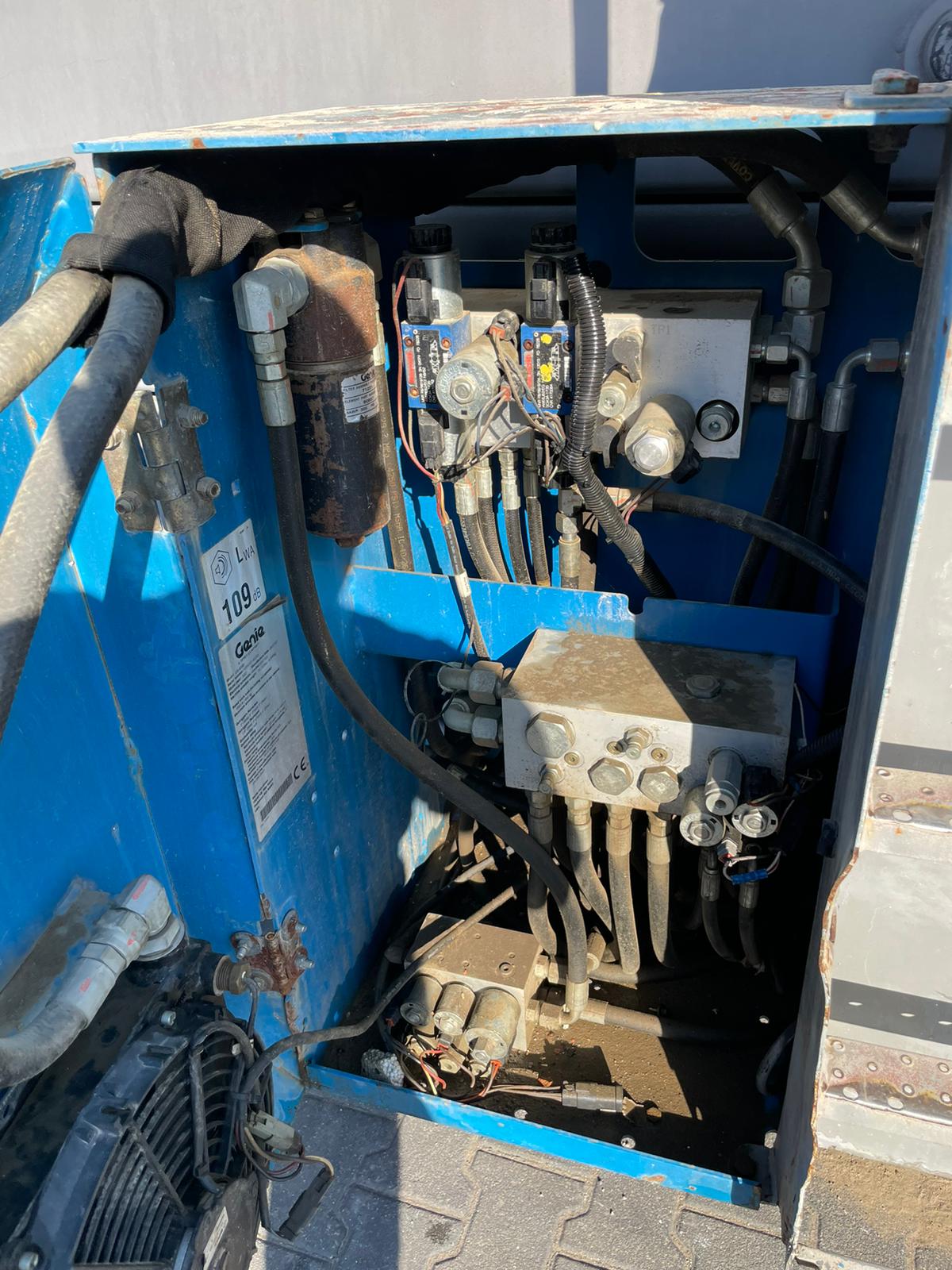 Sold - Scissor Lift - View 3